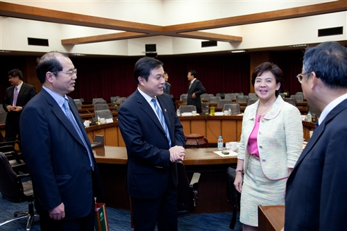 本校與北京理工大學簽定兩校學術交流協議暨學生交流協議書。