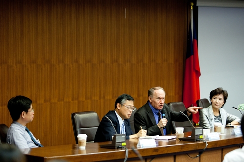 本校60週年校慶活動-與大師有約，邀請「諾貝爾經濟學獎得主」Edward C. Prescott蒞校演講。