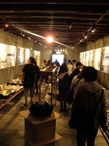 建築系師生組成的TAI工作團隊，以大同區迪化街127號店屋為據點，將其打造為具教育及藝文效能的公共交流平台「127號公店」，用藝術風氣活化迪化街區。