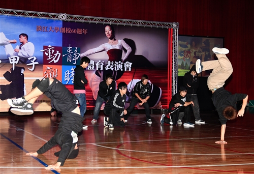 動靜觀瞻-體育室舉辦「滬動一甲子」體育表演會。