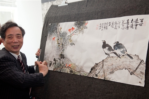 「台灣鄉情水墨畫」巡迴展即日起至6月底在本校文錙藝術中心展出，水墨畫家聯合展出運用了山水、人物、花鳥等表現題材之作品，展現創作者個人獨特的風格，並帶領大家重新認識台灣之美。