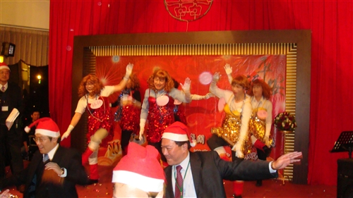 本校商管EMBA舉辦歲末聯歡晚會－「歡慶一甲子，才藝爭霸大賽」。