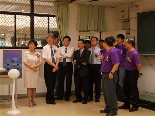 由資訊工程學系舉辦的「2010資訊週」，7日至10日登場，邀請高科技業者演講、參展並辦理學生生涯規劃講座，讓與會者了解系所多面向培養學生基本專業能力與就業力的策略。