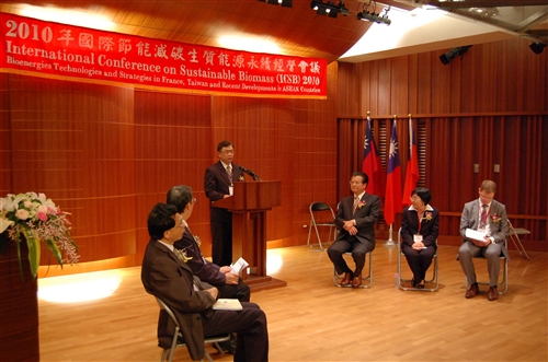 「2010國際節能減碳生質能源永續經營會議」在淡水校園舉行，研討最新綠能技術與我國未來環保策略走向。