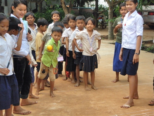 本校師生利用暑假遠赴柬埔寨進行服務學習活動。