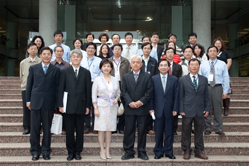 國立勤益科技大學一行18人蒞臨本校進行校務參訪與交流。張校長家宜和與會人員分享大學的全面品質管理，並說明本校推行TQM之歷程及成果。
