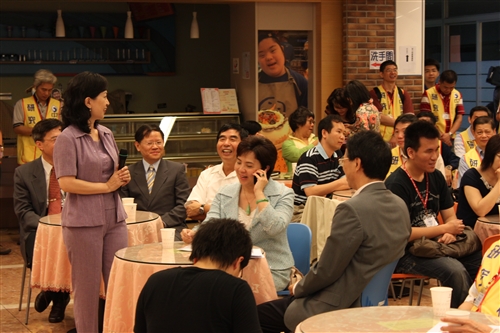 盲生資源中心與電信業者舉辦「無障EYE資訊圓夢成果展」，分享視障者如何透過未盲的心，「看」見世界最美麗的風景、打出e片天及開啟e生路。