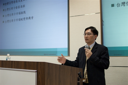 本學期商學院邀請知名企業主管及學者開授「理財與創業」講座課程，增進同學理財與創業觀念，並習取台灣創業家的智慧與經驗。