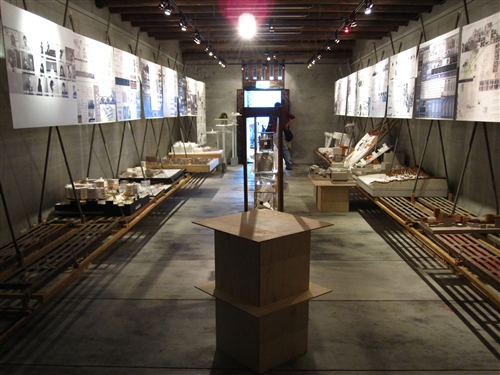 建築系師生組成的TAI工作團隊，以大同區迪化街127號店屋為據點，將其打造為具教育及藝文效能的公共交流平台「127號公店」，用藝術風氣活化迪化街區。