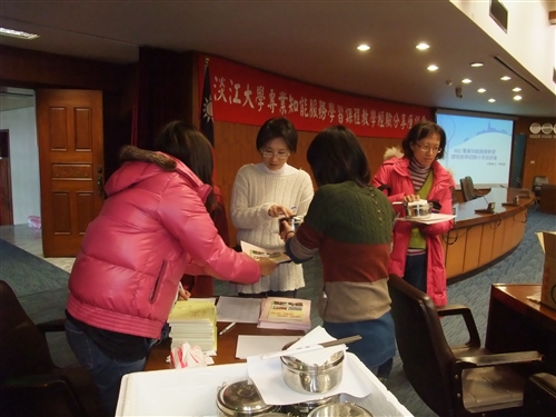 99學年第2學期專業知能服務學習課程教學經驗分享座談會