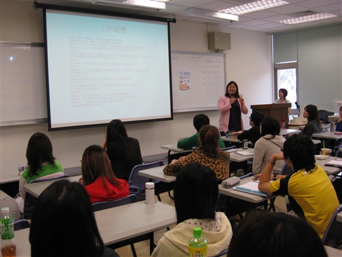 諮商輔導組於4月28日蘭陽校園CL308教室舉辦燦爛人生講座─所謂自由業，自由翻譯所需特質與生涯規畫