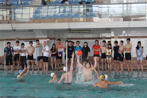 體育室舉辦「99學年度水上運動會」。