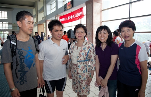 體育室舉辦「99學年度水上運動會」。