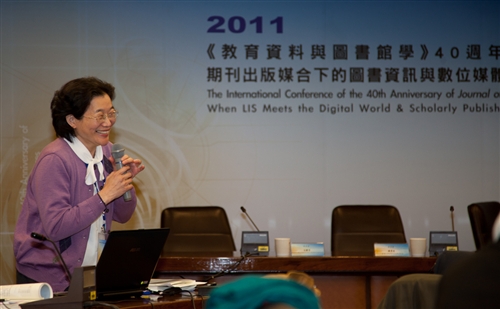 資訊與圖書館學系舉辦「《教育資料與圖書館學》40週年國際學術研討會」。