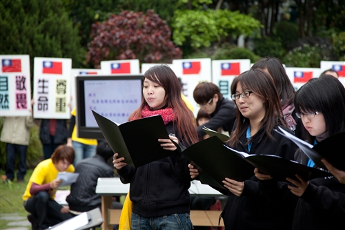 「日本甘巴嗲，淡江愛很大！」本校舉行關懷日本震災祝福音樂會。