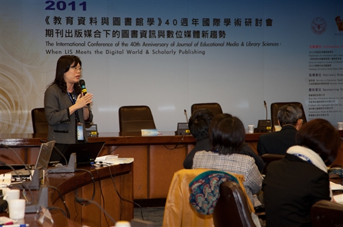 資訊與圖書館學系舉辦「《教育資料與圖書館學》40週年國際學術研討會」。