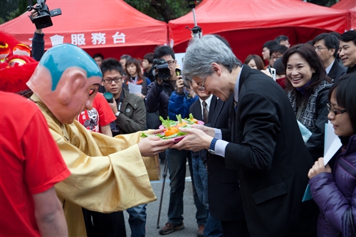 「舞動青春夢想起飛」校園系列徵才活動在本校起跑。