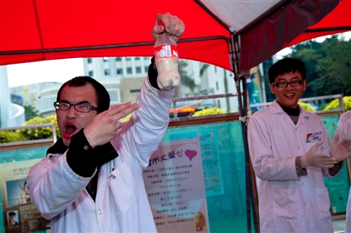 全國首部「行動化學館」巡迴車在本校啟用。