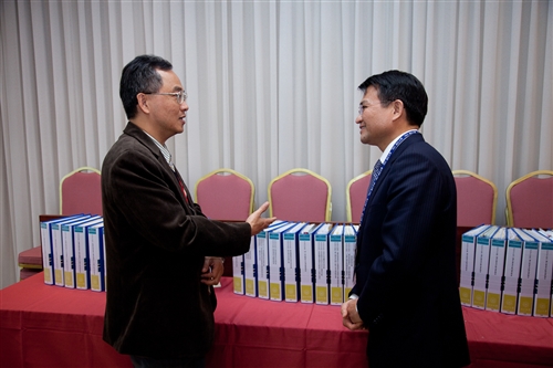 本校100年度校務自我評鑑，14位校外委員蒞校實地訪評。