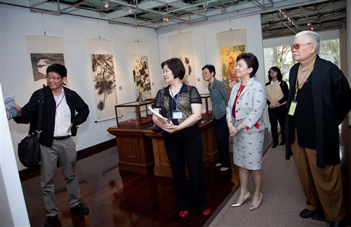 校外委員蒞校進行「校園環境與安全管理績效評鑑」及「性別平等教育訪視」。