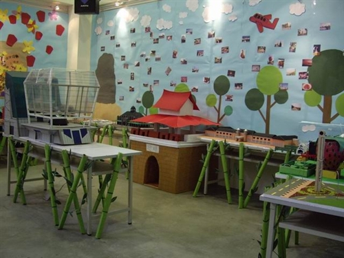 第8屆文化週「帶我去旅行」於本週在淡水校園海報街及黑天鵝展示廳熱鬧登場。