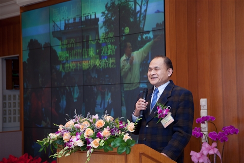 感謝與祝福，本校舉行99學年度第1學期榮退同仁歡送茶會。