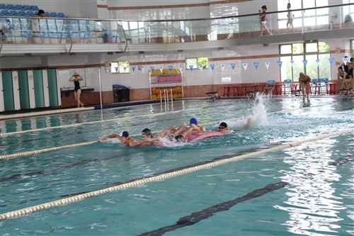 體育室舉辦「99學年度水上運動會」。