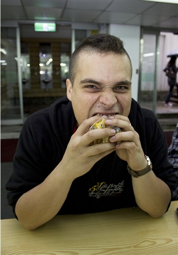 「校慶台灣米食節」活動傳達健康環保概念。