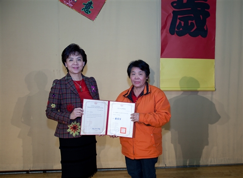 High到最高點：本校99年度歲末聯歡會在淡水校園熱鬧登場。