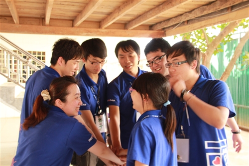 愛心無國界--本校柬埔寨服務學習團。