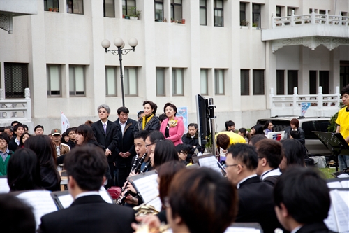 「日本甘巴嗲，淡江愛很大！」本校舉行關懷日本震災祝福音樂會。
