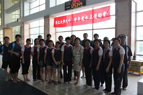 體育室舉辦「99學年度水上運動會」。