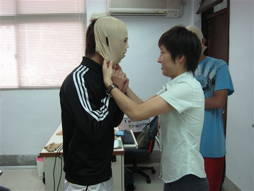 本校學生事務處開課宣導「臉部平權」運動。