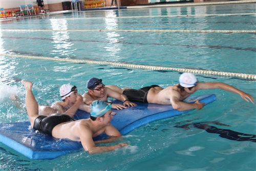 體育室舉辦「99學年度水上運動會」。