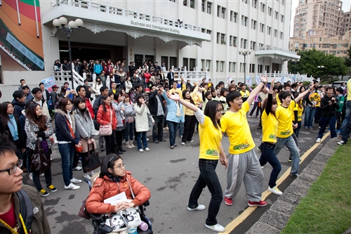 「日本甘巴嗲，淡江愛很大！」本校舉行關懷日本震災祝福音樂會。
