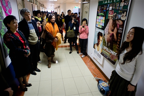 外語大樓「藝術走廊」揭幕。