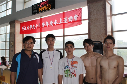 體育室舉辦「99學年度水上運動會」。