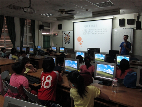 「築夢泰源、希望部落」暑期科學文化課輔營同學前進原鄉、散播關懷。