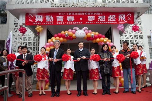 「舞動青春夢想起飛」校園系列徵才活動在本校起跑。