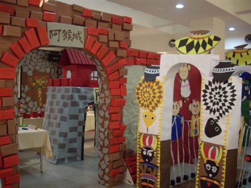 第8屆文化週「帶我去旅行」於本週在淡水校園海報街及黑天鵝展示廳熱鬧登場。