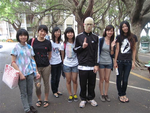 本校學生事務處開課宣導「臉部平權」運動。