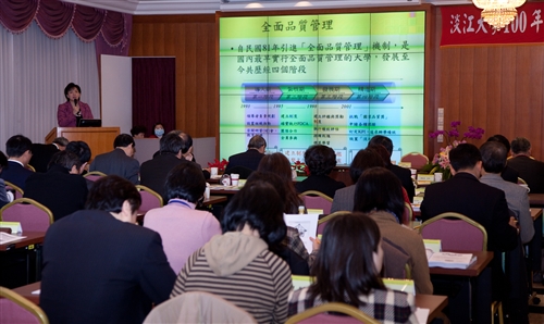 本校100年度校務自我評鑑，14位校外委員蒞校實地訪評。