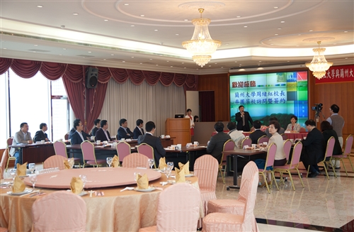 大陸蘭州大學校長周緒紅一行8人蒞校參訪。