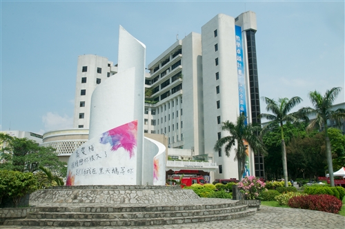 大傳系第25屆畢業成果展在黑天鵝展示廳展出。