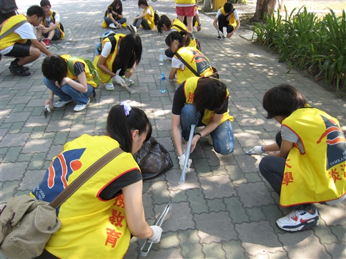 世界清潔日新生掃街、有愛無礙遊淡水。