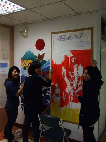 外語大樓「藝術走廊」揭幕。