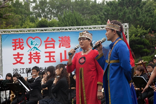 力挺玉山！！！全校師生總動員。