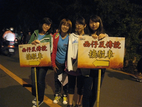 英文、日文、西語系同學協助淡水人說淡水事。