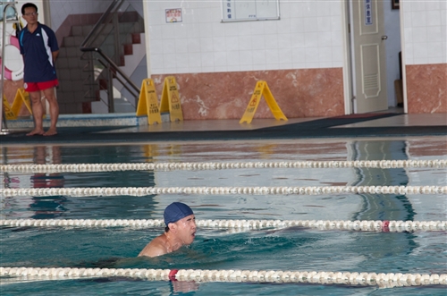 體育室舉辦「99學年度水上運動會」。