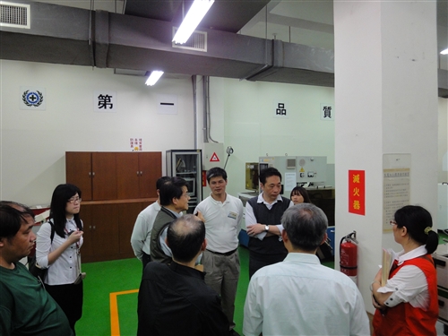 校外委員蒞校進行「校園環境與安全管理績效評鑑」及「性別平等教育訪視」。